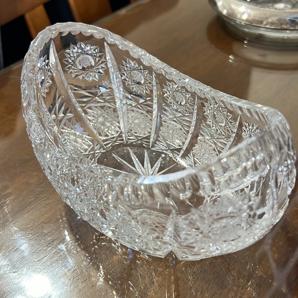 Lead crystal heavy canoe shaped bowl.Absolutely Gorgeous! - Picture 8 of 8